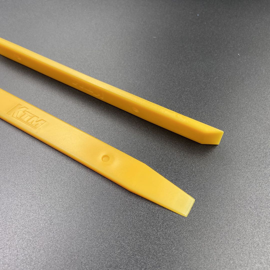 Espátula Palito Amarelo KTM – Acabamento Fino para Películas