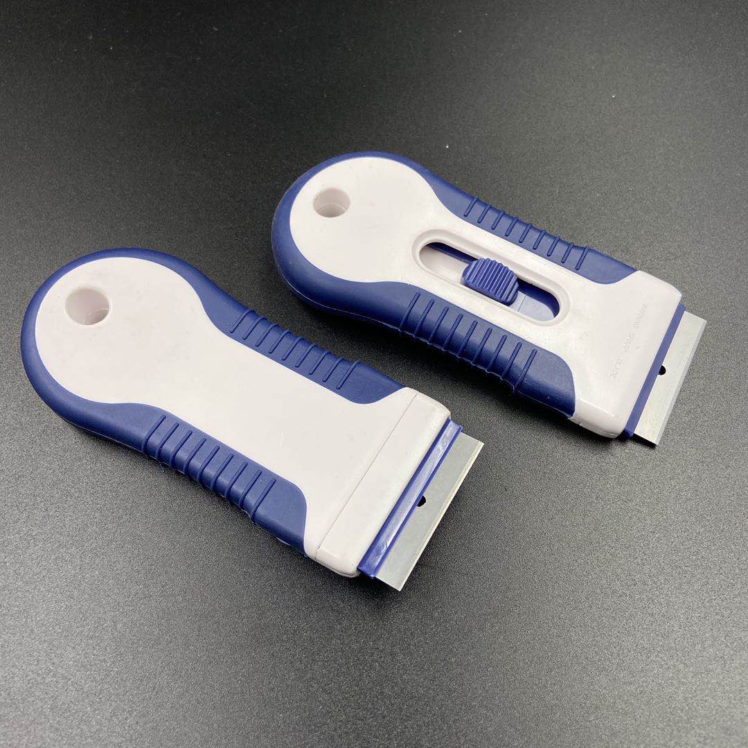 Raspador Ratinho Azul com Lateral Emborrachada – Aplicação e Remoção