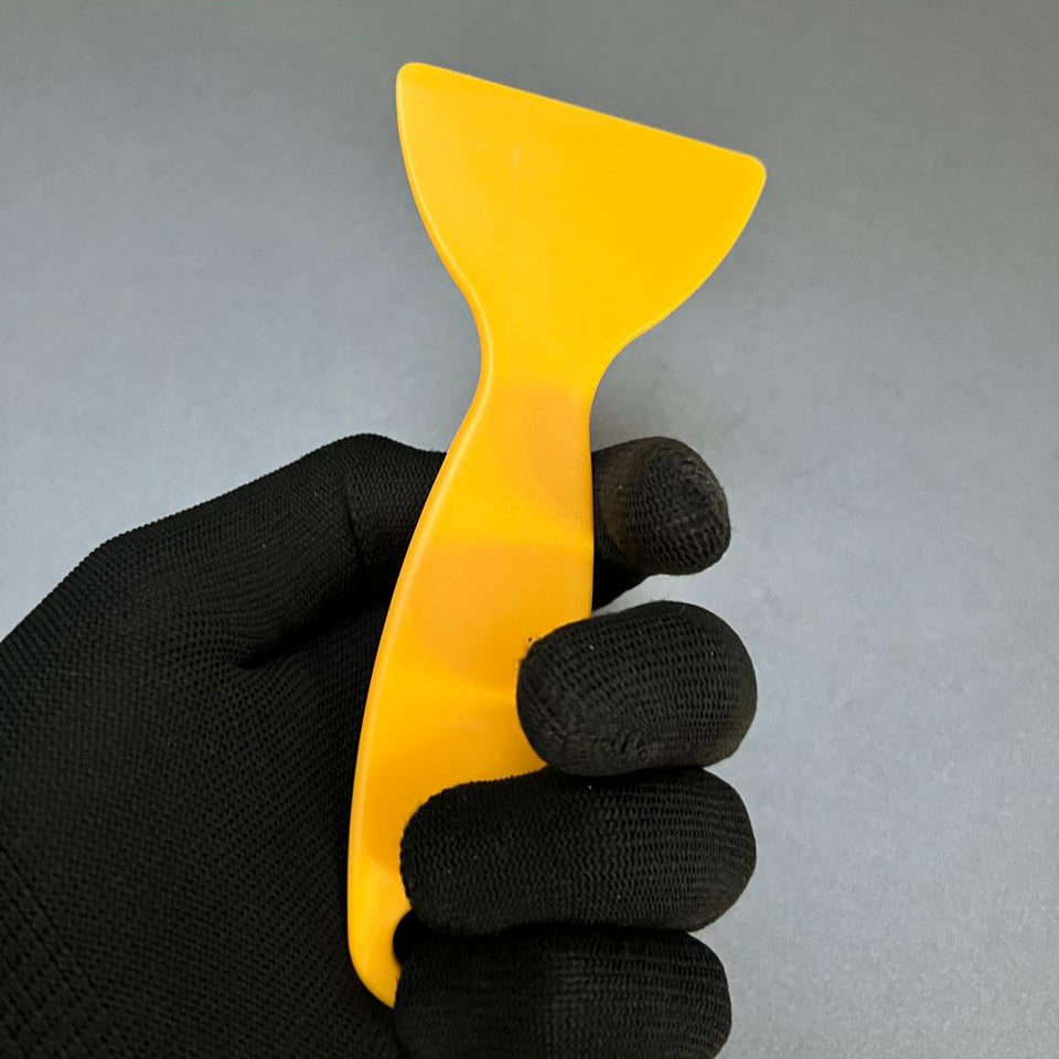 Espátula Pazinha KTM Amarela – Flexibilidade e Controle para Aplicações Detalhadas (13x6 cm)
