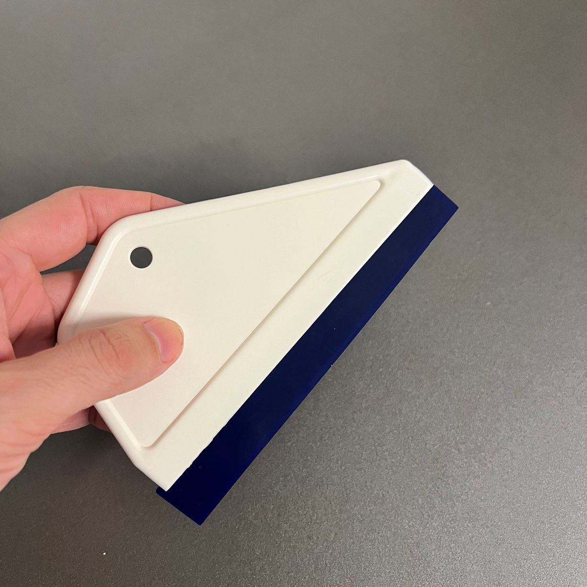 Rodo Trapézio Azul com Borracha de Média Rigidez – Limpeza Eficiente na Instalação de Películas