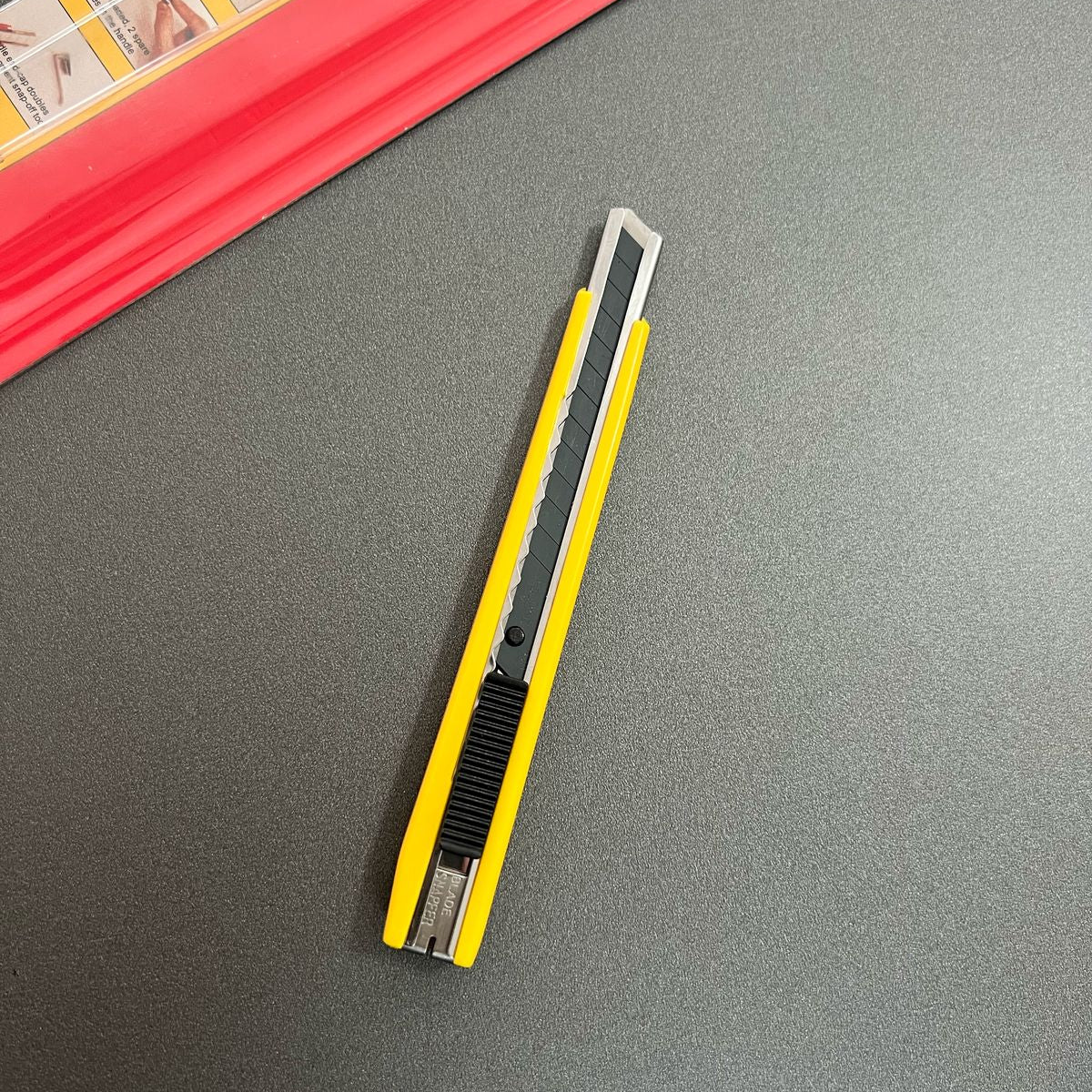 Estilete Tajima Amarelo com Lâmina 9mm 45° – Corte Profissional com Precisão