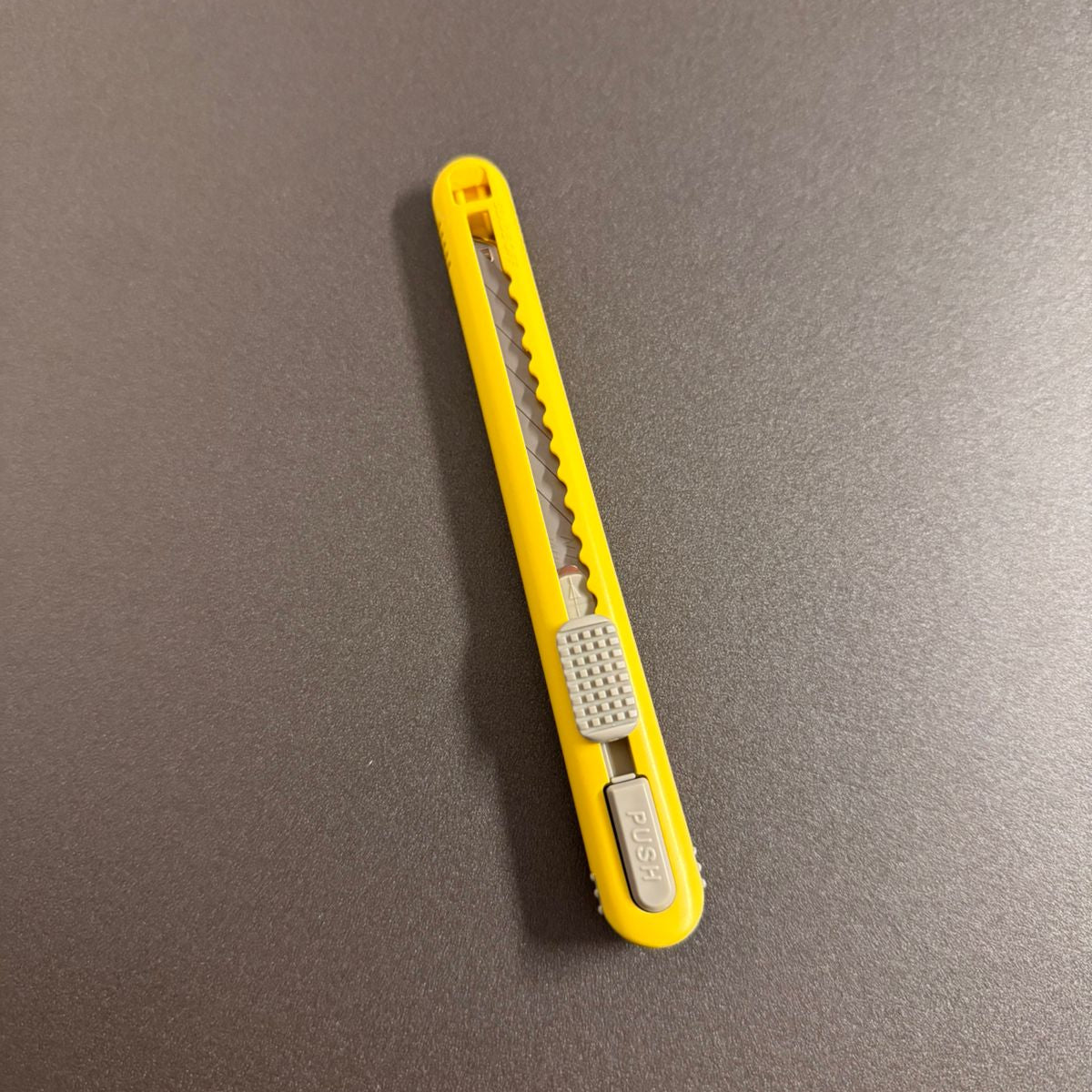 Estilete NT Cutter A553P – 9mm com deposito para 5 Lâminas (30°)