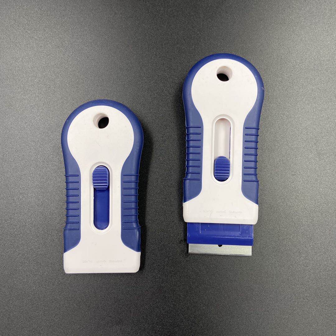 Raspador Ratinho Azul com Lateral Emborrachada – Aplicação e Remoção