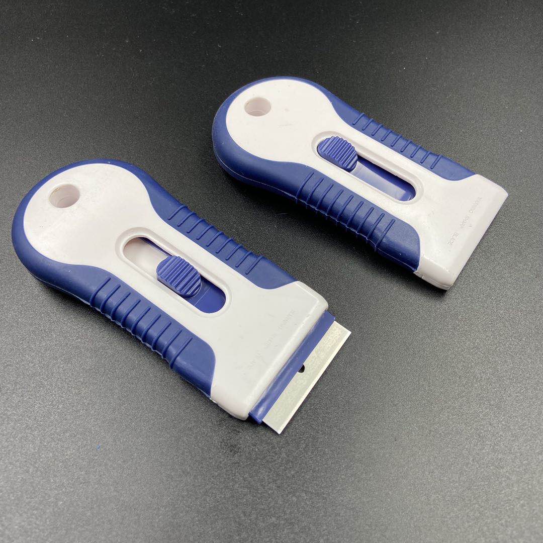 Raspador Ratinho Azul com Lateral Emborrachada – Aplicação e Remoção