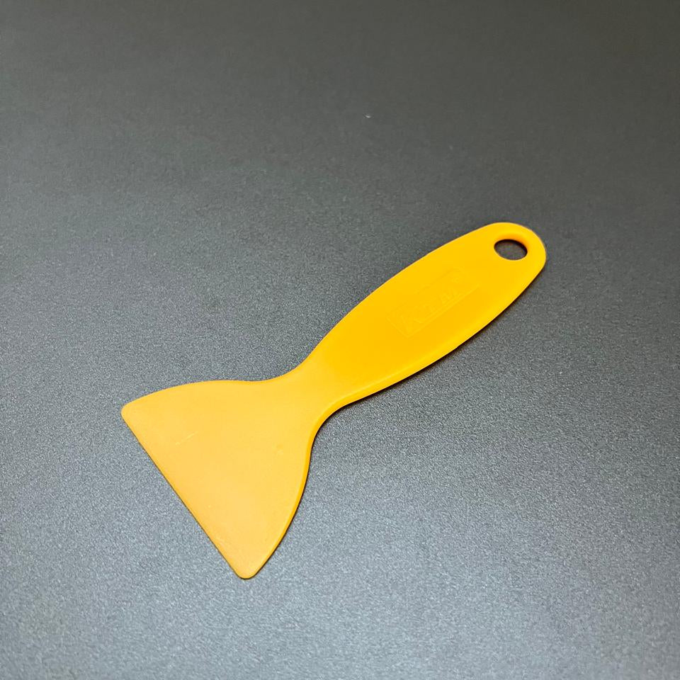 Espátula Pazinha KTM Amarela – Flexibilidade e Controle para Aplicações Detalhadas (13x6 cm)
