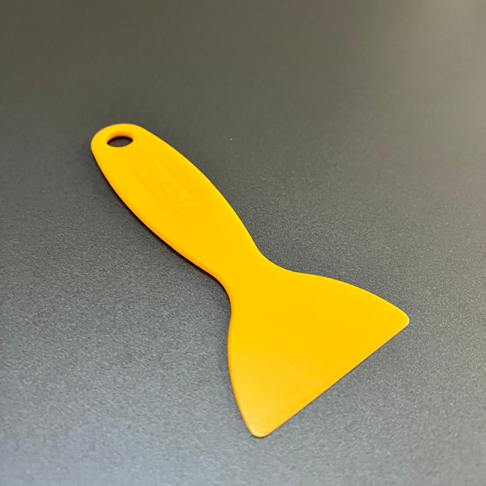 Espátula Pazinha KTM Amarela – Flexibilidade e Controle para Aplicações Detalhadas (13x6 cm)