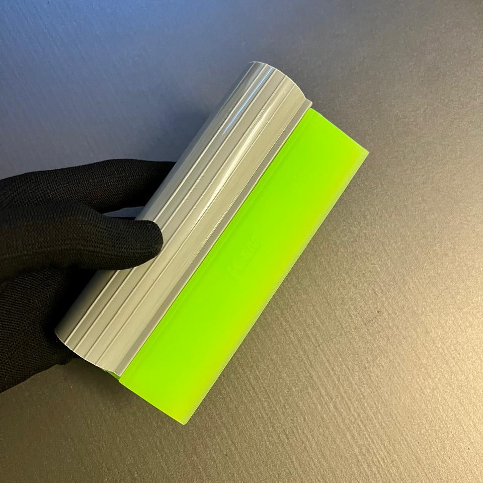 Rodo de PVC 15cm com Borracha Rígida Verde – Aplicação e Limpeza