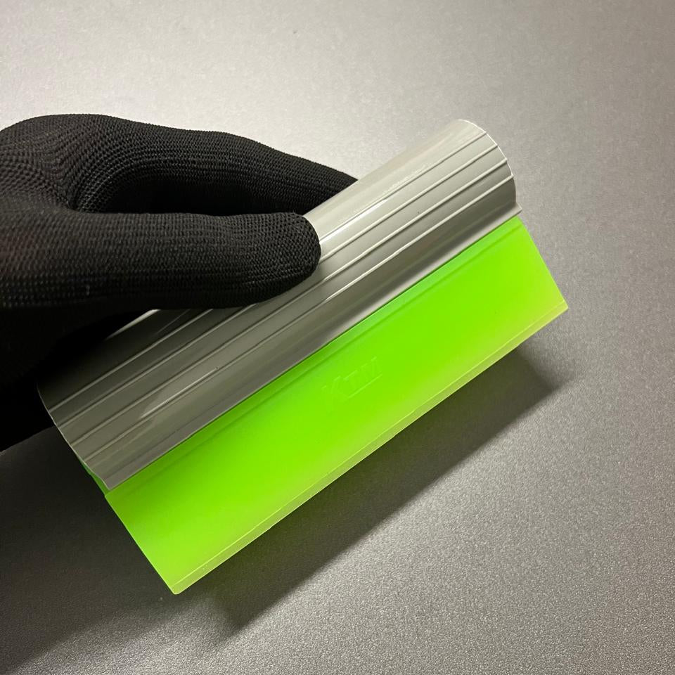 Rodo de PVC 15cm com Borracha Rígida Verde – Aplicação e Limpeza