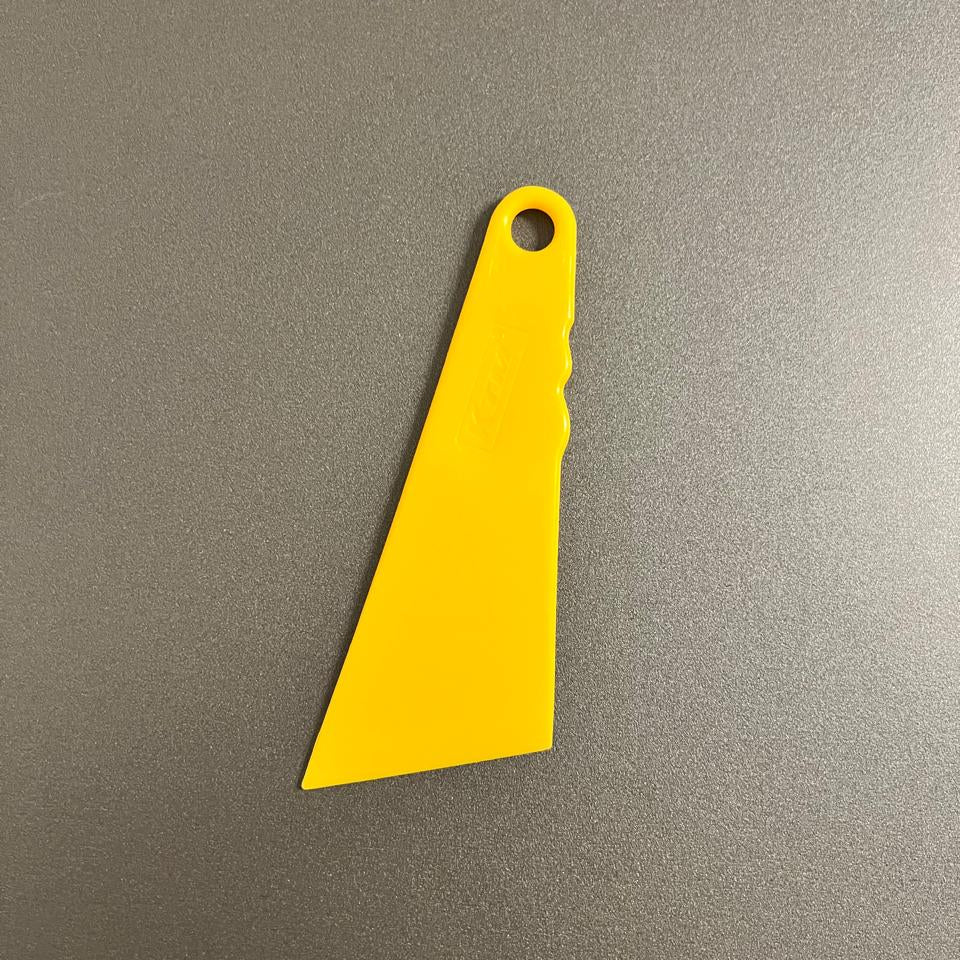 Espátula KTM Amarela – Aplicação Suave e Profissional (13x5 cm)