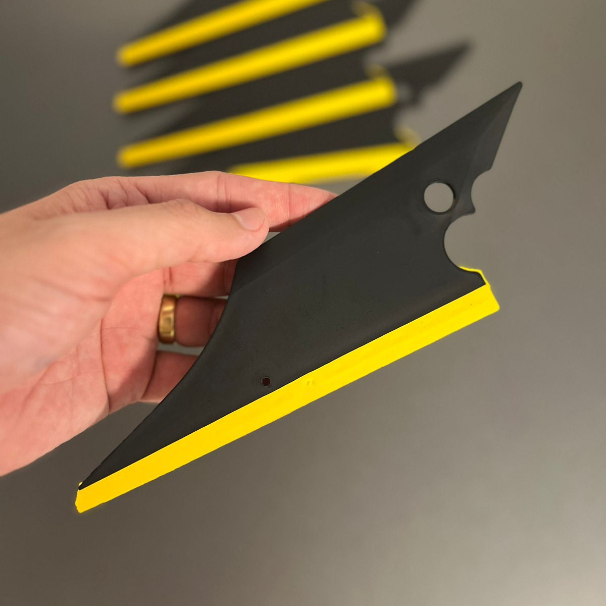 Rodo Batman Profissional – Borracha Amarela de Alta Qualidade para Aplicação Precisa
