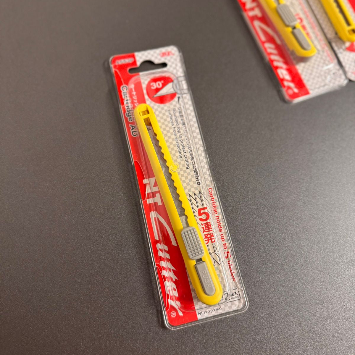 Estilete NT Cutter A553P – 9mm com deposito para 5 Lâminas (30°)